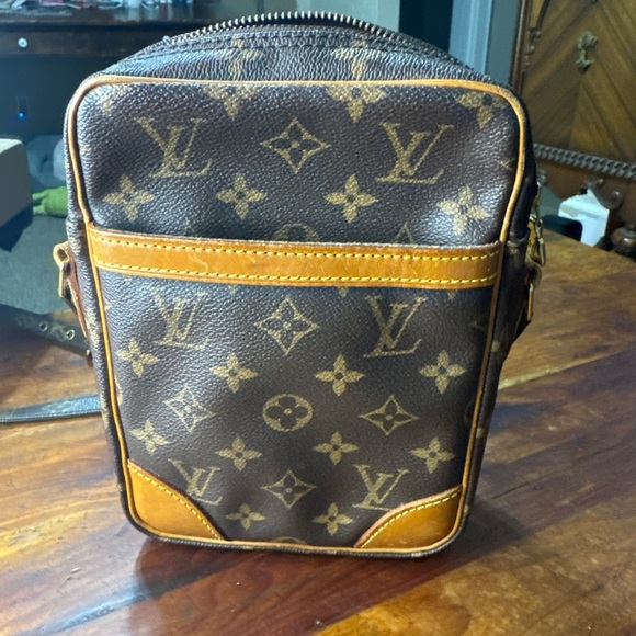 Louis Vuitton Danube Crossbody - Picture 6 of 6